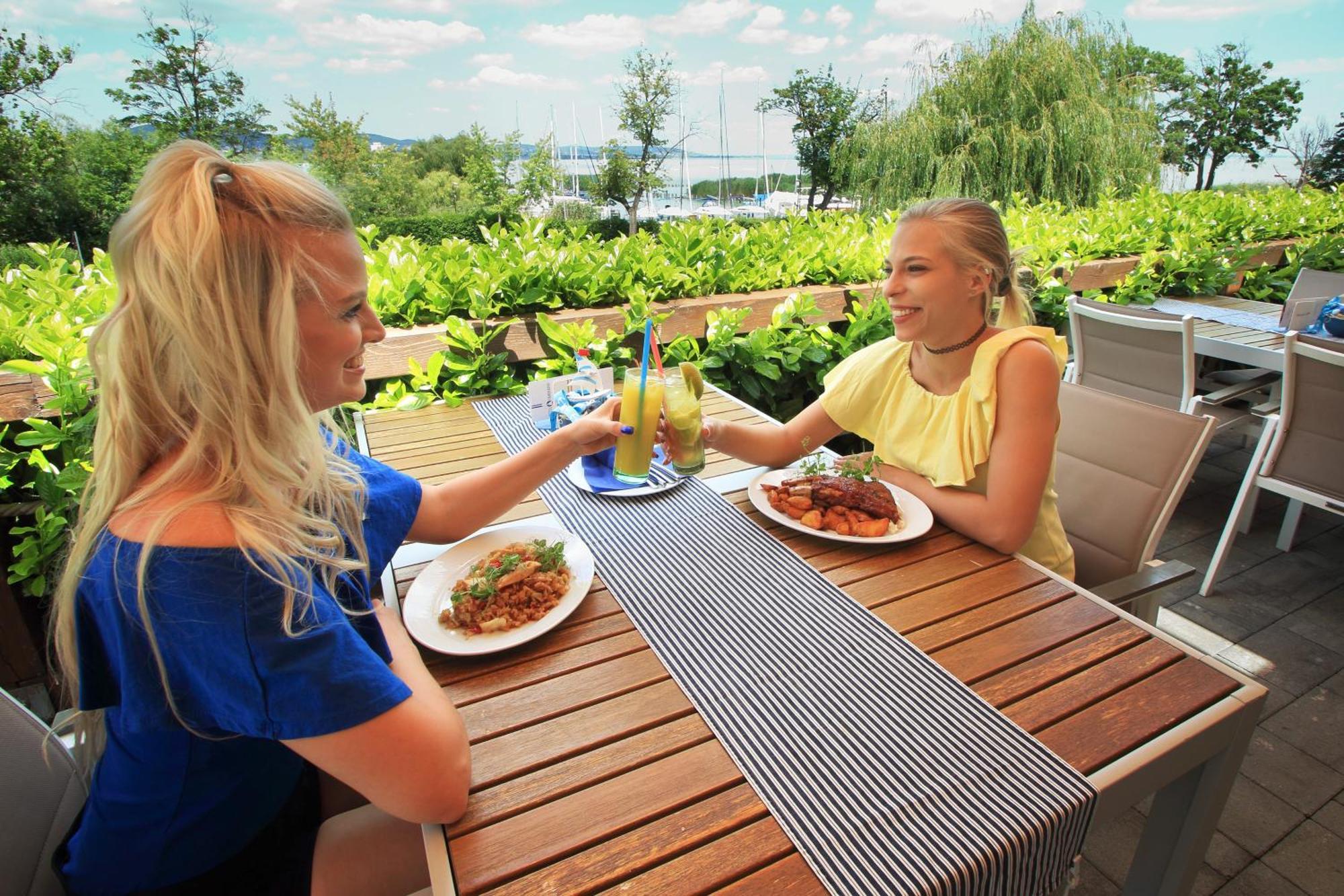 Aquilo Hotel Panorama Tihany Bagian luar foto